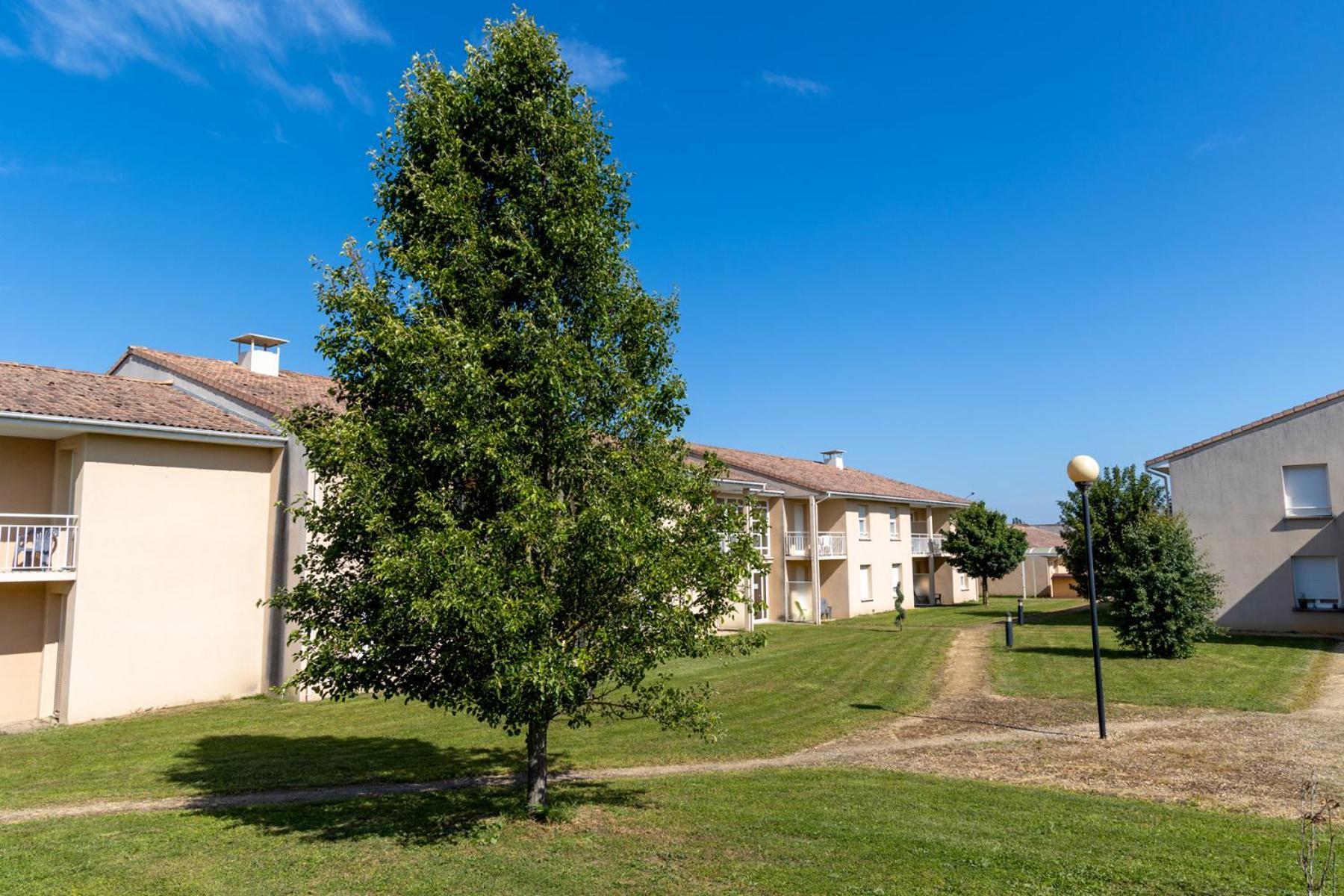 Patio Parc Residence Argenton-lʼ Église Exterior foto